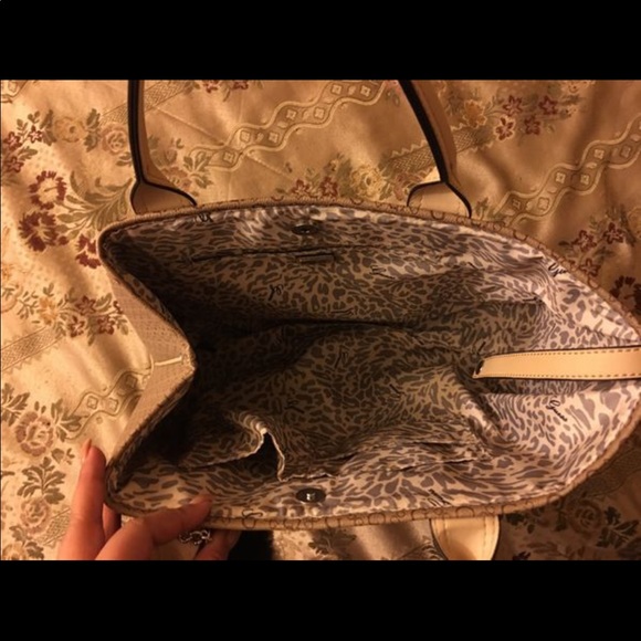 Brown Guess Medium sized purse - Picture 3 of 4